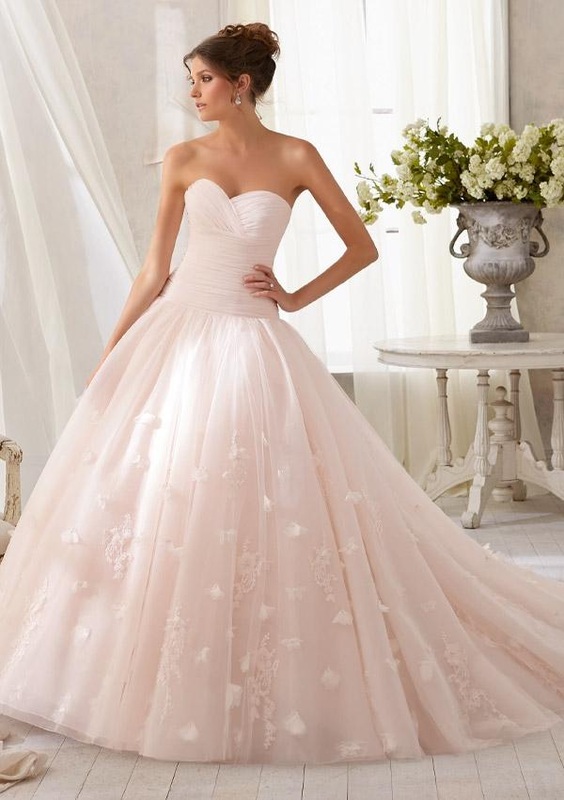 Tips for selecting a wedding dress